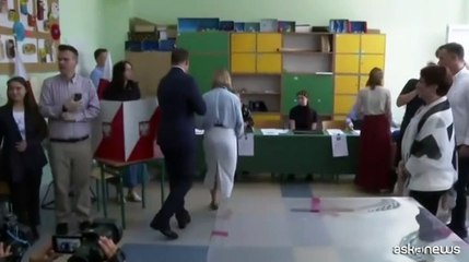 Polonia, vince il sovranista Nawrocki, Tusk: chiederò la fiducia