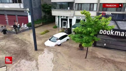 Trabzon’da eski devlet sahil yolu sular altında