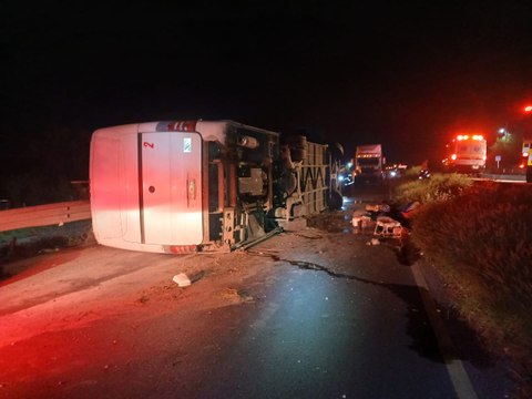 Volcadura en Montemorelos deja al menos 11 muertos y 19 heridos