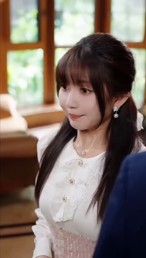  Menjadi ibu tiri mantan pacarku | became my ex's step mom | drama china sub indo