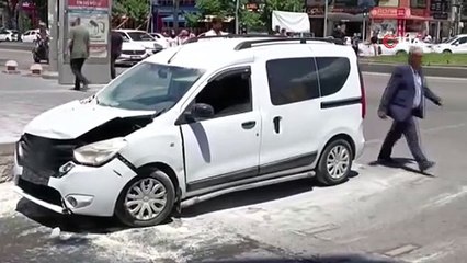 Batman’da seyir halindeki araç önce kaza yaptı ardından alev aldı