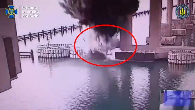 Ucrania asegura haber dañado los cimientos del puente de Crimea que se une a Rusia