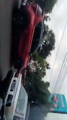 Choque vehicular en el anillo periférico con dirección al Hato