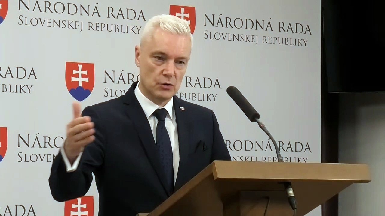 ZÁZNAM: J. Ferenčák: Energetické nápoje si deti do 16 rokov nebudú môcť kúpiť