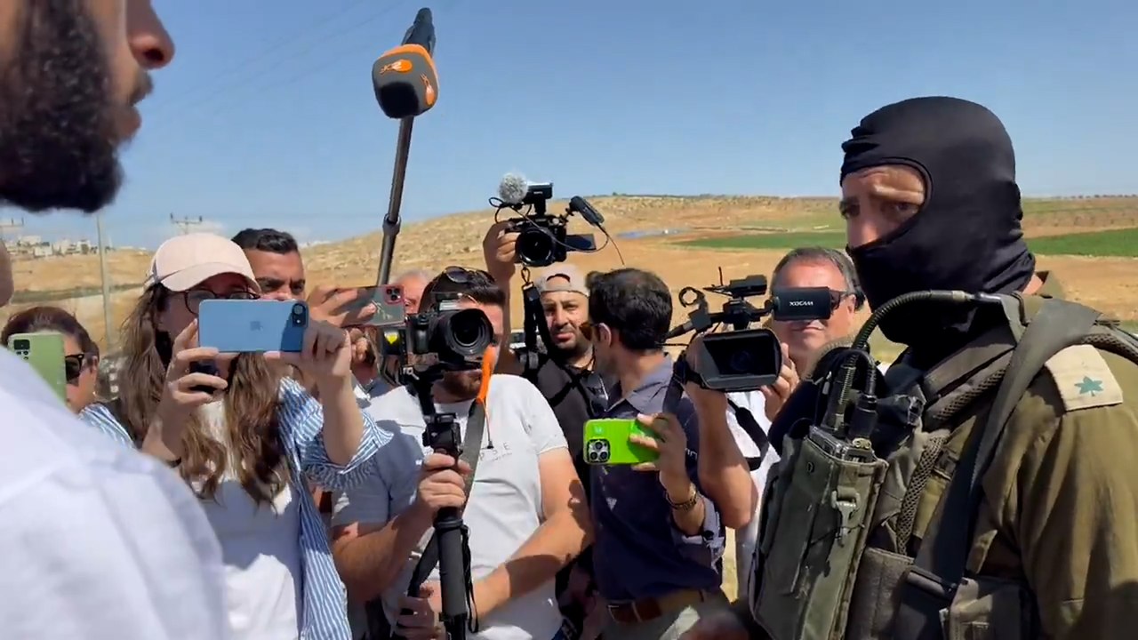 En Cisjordanie, des soldats israéliens bloquent des journalistes invités par les cinéastes de "No Other Land"