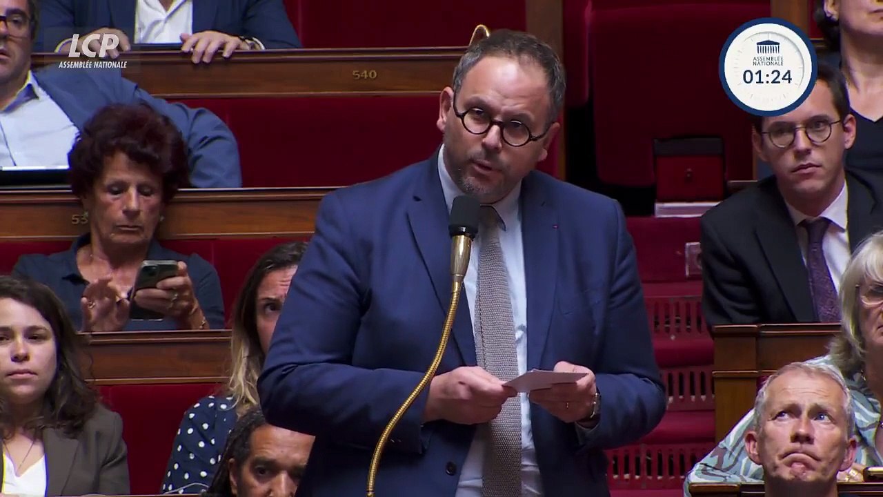 L'ex-ministre de la Santé Aurélien Rousseau révèle en pleine séance de Questions au gouvernement à l'Assemblée Nationale souffrir d'un cancer :  "Ces sujet intimes sont aussi des sujets de politique publique"