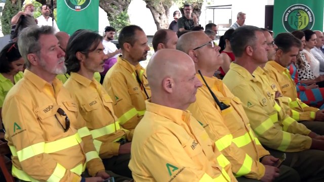 Moreno resalta la labor de la EMA y pide a los andaluces avisar de riesgos