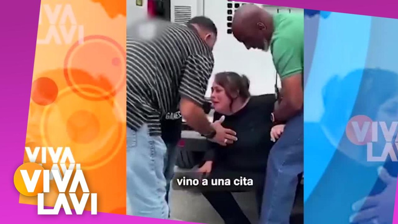 Niño calma a mujer que fue arrestada por migración en Estados Unidos
