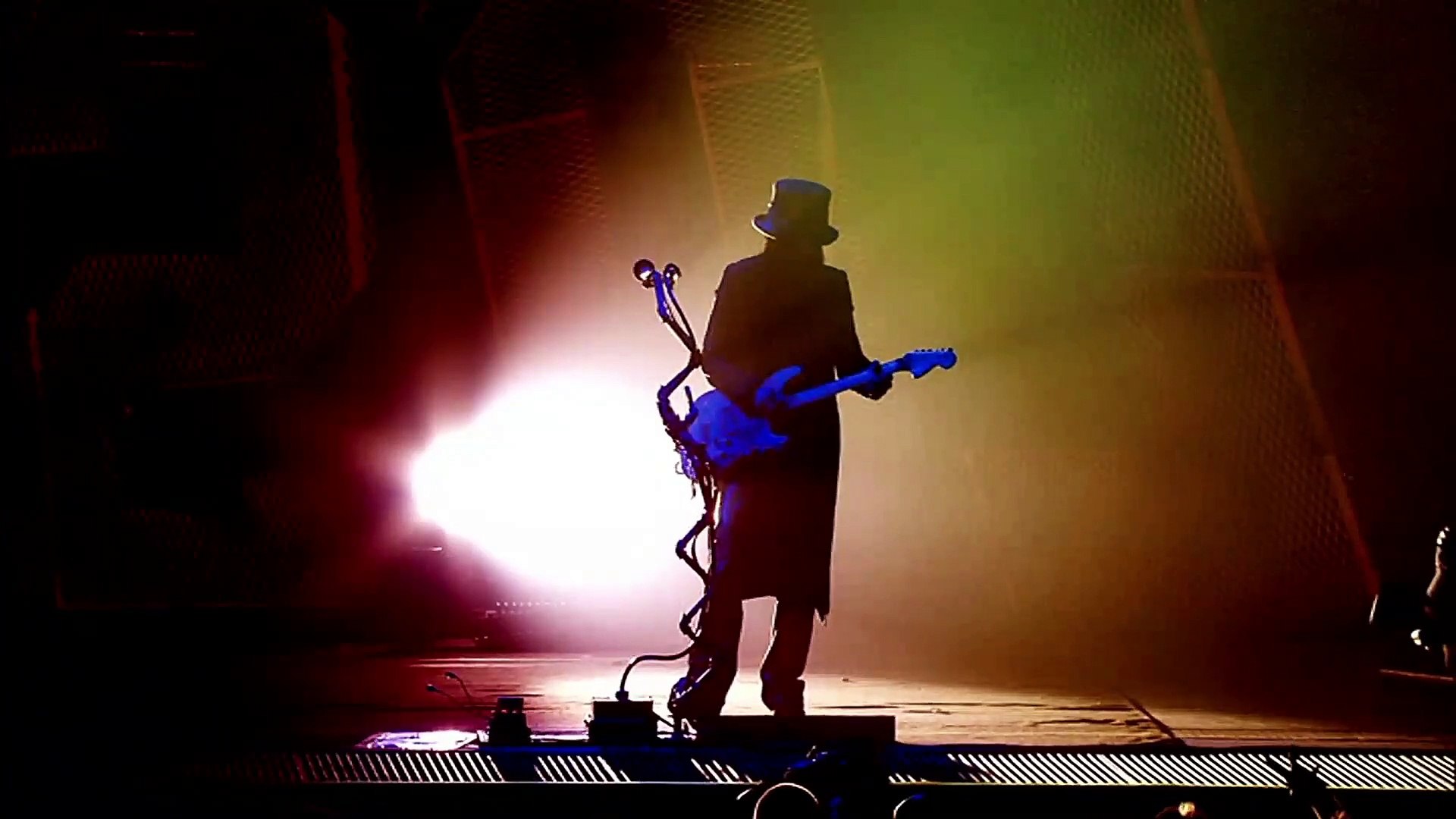 ⁣Live Wire - Mötley Crüe (live)