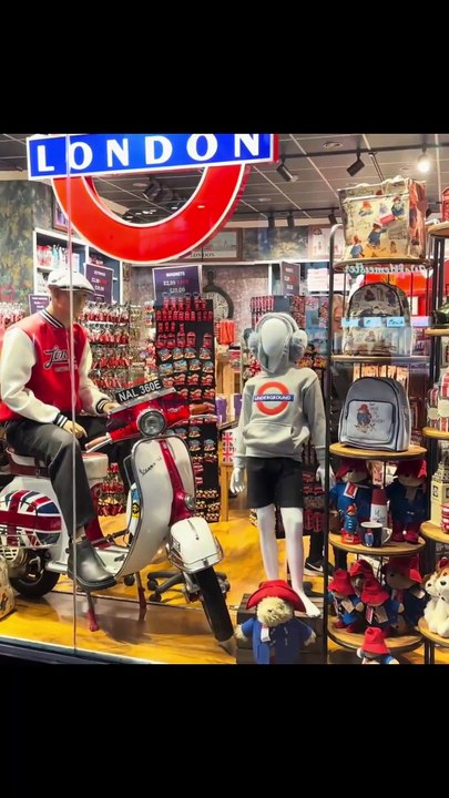 London Walk 2025 - Central London Walking Tour - 4K HDR London City Walk #unitedkingdom #londonwalk #londonwalks #londonwalkingtour #4kquality #londoncity #londoncitylife #fyp