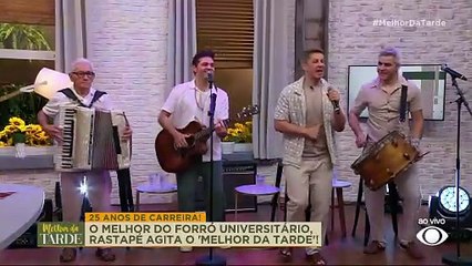Rastapé canta hit "Colo de Menina" no palco do Melhor da Tarde