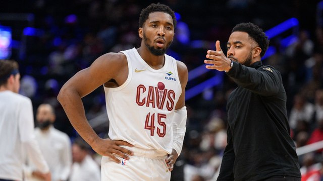 Knicks Consider New Coaches: Bryant and Malone in Focus