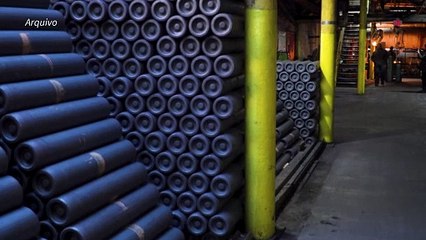 Trump assina decreto que dobra as tarifas de importação sobre aço e alumínio