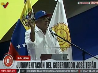 Pdte. AN Rodríguez obsequia el anillo de campeonato de los Tiburones de la Guaira al pueblo guaireño