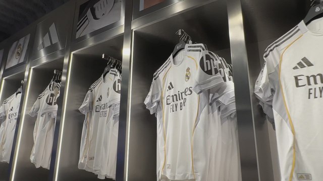 Así lucen las nuevas camisetas del Real Madrid en la tienda del Bernabéu