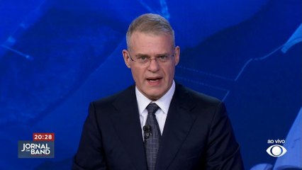 Homem é flagrado roubando geladeira de uma cabine da PM no RJ