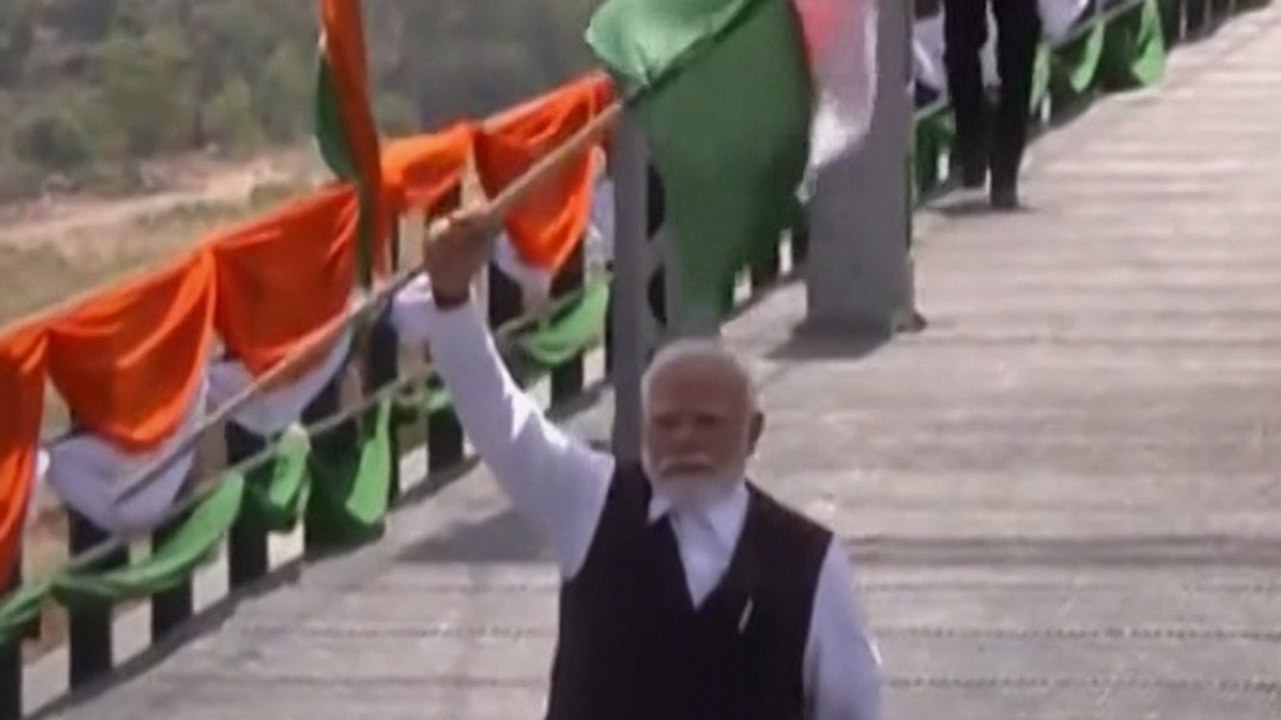 जब PM Modi ने चिनाब ब्रिज पर लहराया तिरंगा