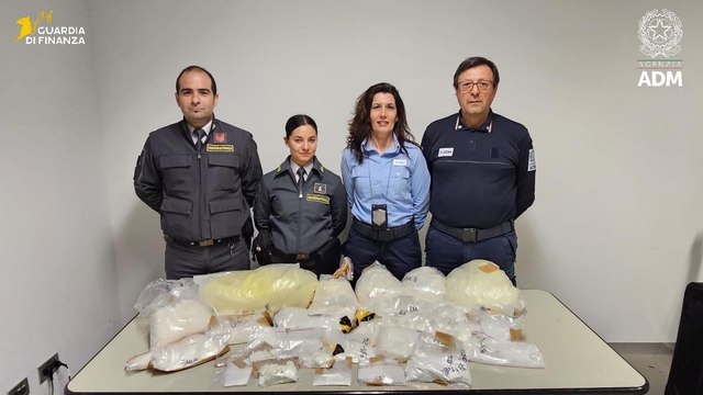 Milano, droga nei bagagli e ovuli nello stomaco: due arresti all'aeroporto di Linate (04.06.25)