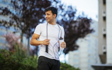 Saltare con la corda: un ottimo modo per allenarsi!