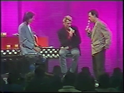 Johnny Hallyday & Jean-Jacques Goldman – Interview sur FR3 (07 janvier 1987 – En Direct du Palais des Sports de Bordeaux)