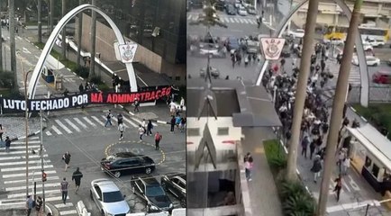 Öfkeli taraftarlar kulübü bastı! Taleplerini sıraladı