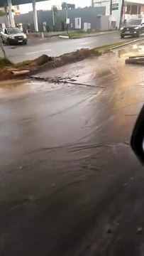 Via esburacada no Cabula causa acidentes e põe motoristas em risco