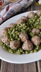 Polpette in umido con piselli: la ricetta della tradizione