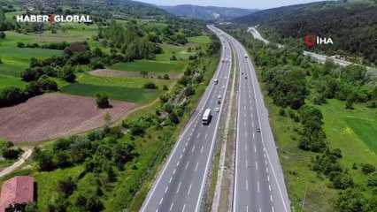 Tatilciler yola çıktı: Bolu geçişinde akıcı yoğunluk