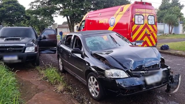 Mulher sofre ferimento na boca após forte acidente de trânsito no Cascavel Velho