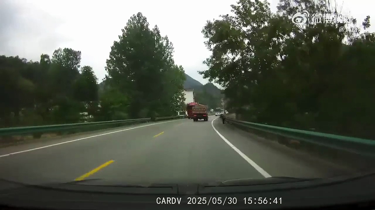 Heart Skips a Beat – Inches from Impact! 💔🚛😱