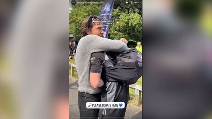 Pete Wicks surprising Sam Thompson this morning during his Match Ball Challenge