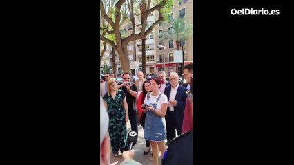 Vecinos de Catarroja reprochan al ministro Torres y la delegada del Gobierno la lentitud en la recuperación del alcantarillado tras la DANA