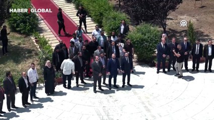 Suriye’nin en büyük bayrağı göndere çekildi