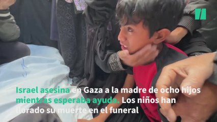 Israel asesina en Gaza a la madre de ocho niños y sus hijos la lloran en el funeral