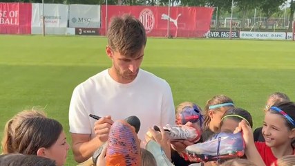 Milan's Gabbia Celebrates Fair Play with Youth Team Winners ⚽