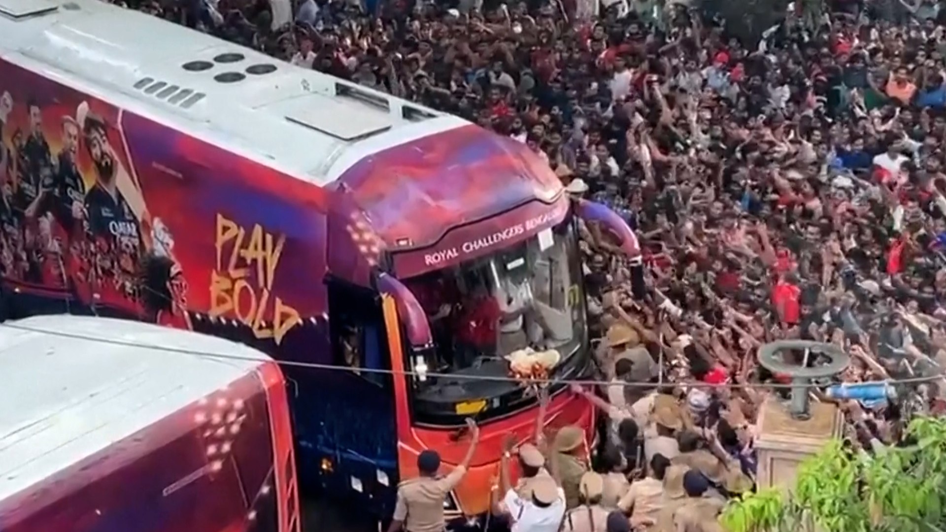 Varios muertos tras una estampida frente a un estadio de críquet en Bengaluru, India