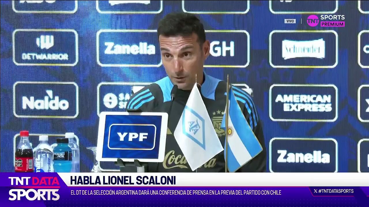 Scaloni, sobre el escándalo en Newell's: "A los chicos hay que decirles que se saquen la foto con quien quieran"