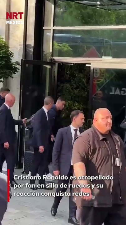 Mientras saludaba a fans con discapacidad, Cristiano Ronaldo fue arrollado por accidente por uno de ellos en silla de ruedas. Su reacción amable y paciente ha sido aplaudida por miles.