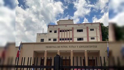 Menores enfrentan cargos por violación sexual en liceo de Santiago