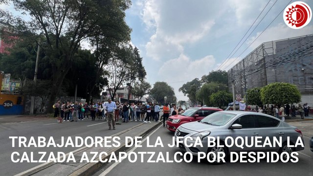 Trabajadores de la JFCA paralizan Calzada Azcapotzalco en protesta por despidos masivos