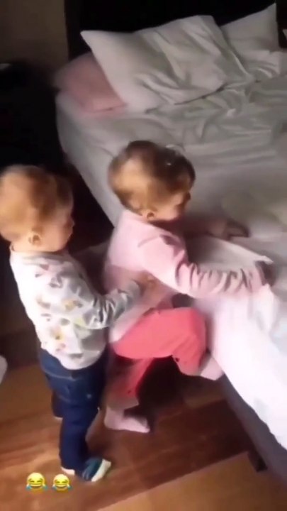 Little baby's new viral funny video 📸😂 siblings new viral video 📸😅funny baby's 😅🤩#shorts #shortvideos #viralvideos #funny #funnyvideos #comedy #kids #siblings #baby #love #care