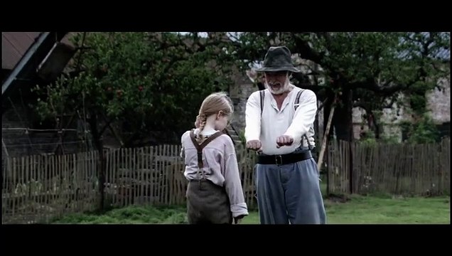 Survivre avec les loups | movie | 2007 | Official Trailer