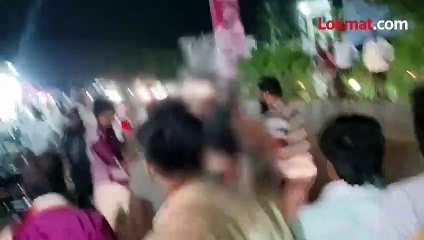 बीड शहरातल्या साठे चौकात दगड आणि कोयत्याने मारहाण