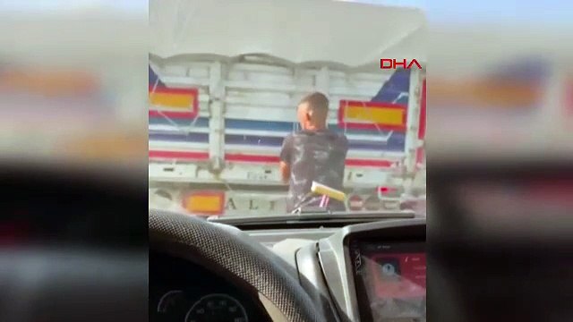 Trafikte kırmızı ışıkta akılalmaz hırsızlık anı saniye saniye kamerada!