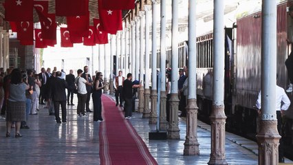 Tarihi 'Orient Express', 64 yolcusuyla Sirkeci’ye geldi