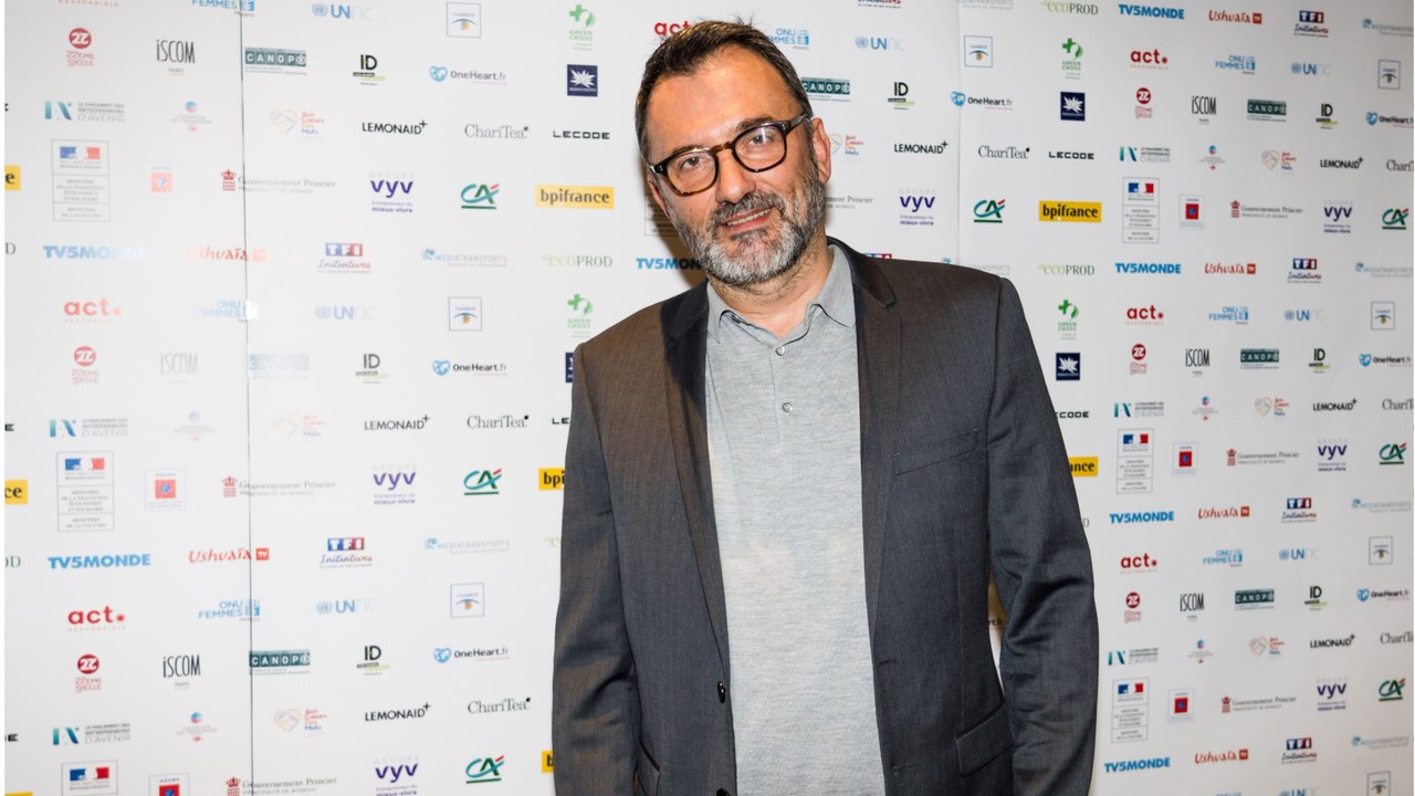 GALA VIDEO - Frédéric Lopez au cœur d’une arnaque aux sentiments bien malgré lui : l’incroyable histoire d’une Rouennaise