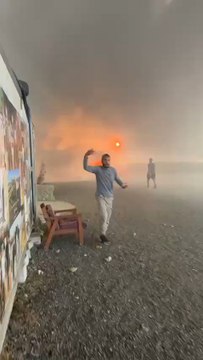 Les colons israéliens illégaux attaquent le village de Deir Dibwan, situé à l'est de Ramallah en Cisjordanie occupée, mettant le feu aux propriétés palestiniennes.