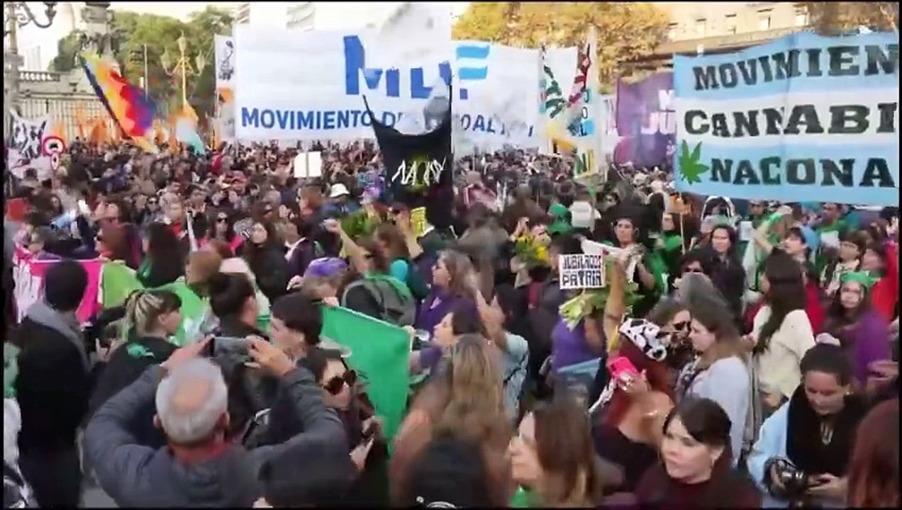Protestierende fordern Reform, während Argentinien Notstandsgesetz prüft