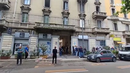 Si butta dal quarto piano per fuggire all'incendio: morta una 48enne