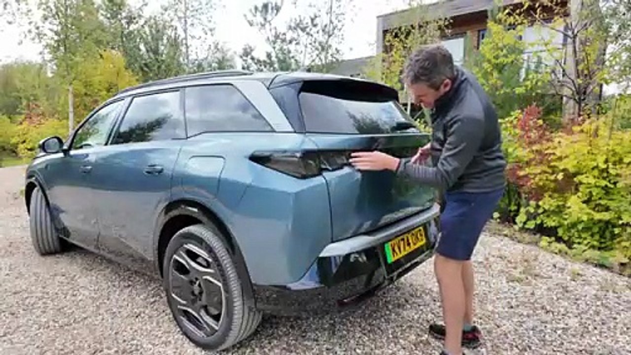 All New Peugeot E5008 - 7 Seat EV taking the fight to Tesla and Kia ! _ 4K